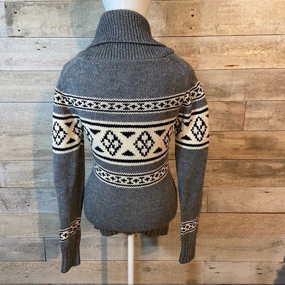 Aritzia TNA  women’s lambswool sweater in size small‎ - Picture 3 of 11